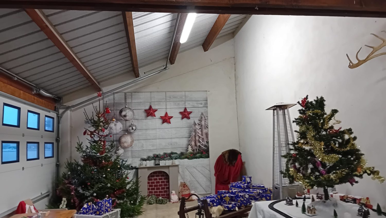 Home noel avec train